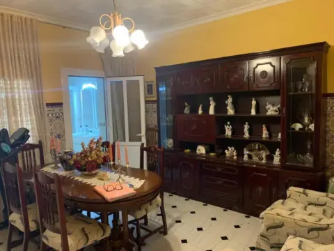 Casa en El Poblado-Constitución-El Villar
