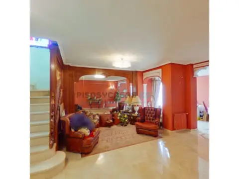 Casa adosada en calle de Arzobispo Casimiro Morcillo, 31