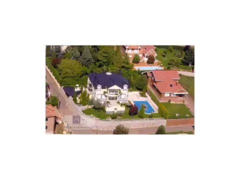 Chalet en Valdefresno