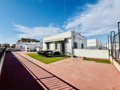 Penthouse in La Buhaira-San Bernardo