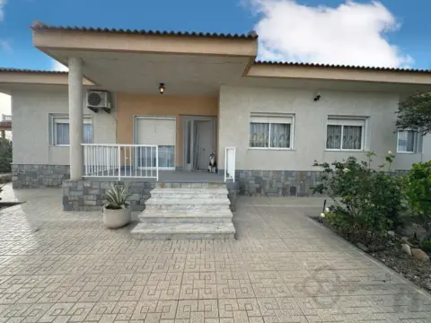Chalet en Los Alcázares