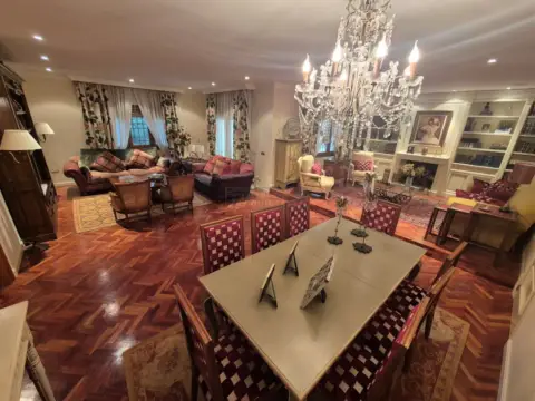 Casa en calle de Villanueva, 53