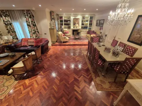 Casa en calle de Villanueva, 53