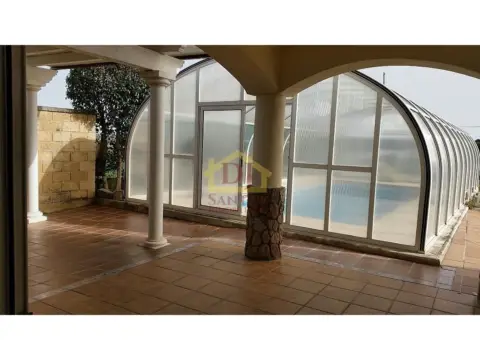 Chalet en Castellanos de Villiquera