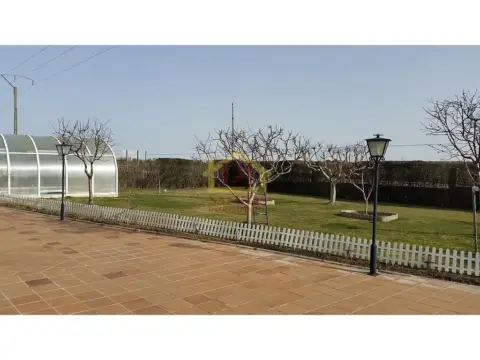 Chalet en Castellanos de Villiquera