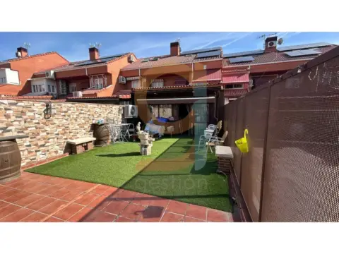 Casa adosada en calle de los Alces