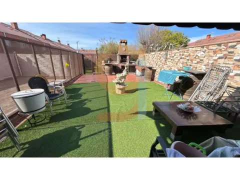 Casa adosada en calle de los Alces