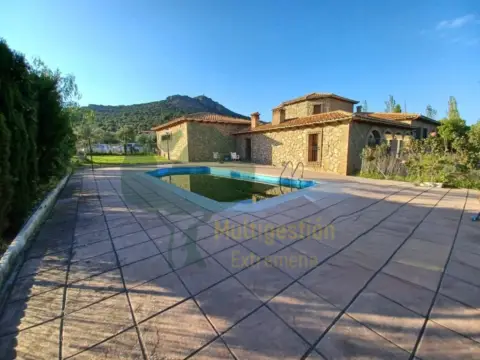 Chalet en Sierra de Fuentes