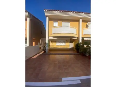 Casa adosada en La Platja-Ben Afeli