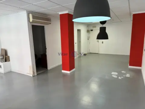 Oficina en calle del Poeta Carlos Mellado