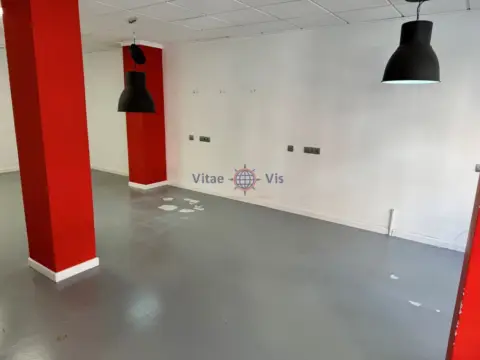 Oficina en calle del Poeta Carlos Mellado