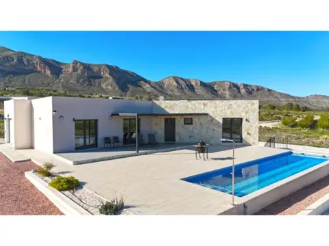 Chalet en El Fondó de les Neus - Hondón de las Nieves