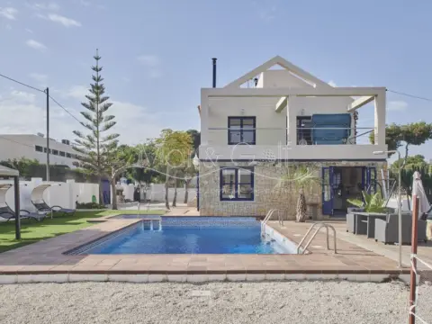 Chalet en calle de Concha Espina, 11