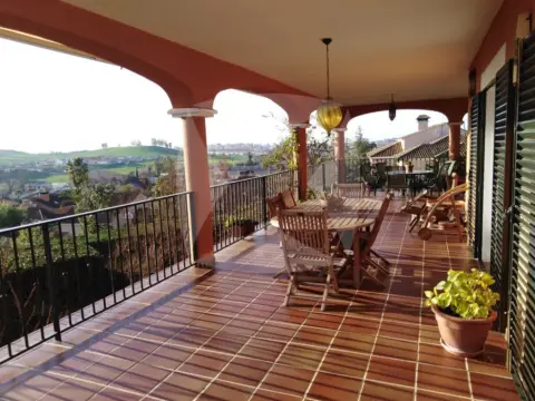 Chalet en Los Montitos