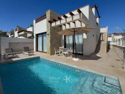 Casa en calle Avda Ciudad de Barcelona