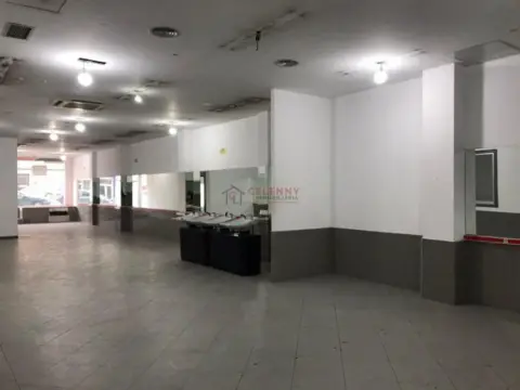 Local comercial en calle Coruña