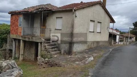 Casa en calle Pueblo Parladoiro , Calvelle