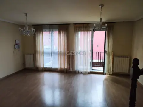 Casa adosada en Valdefresno