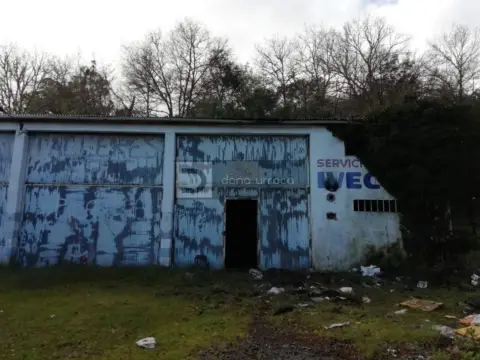 Nave industrial en Leiro