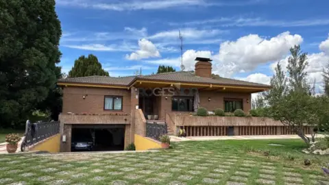 Chalet en Mansilla de Las Mulas