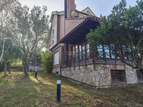 Chalet en Urbanización Robledal