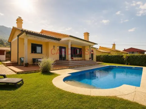 Chalet en calle O Serrallo