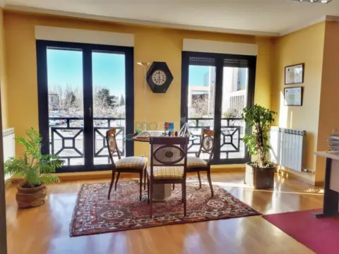 Estudio en Avenida de los Reyes Leoneses