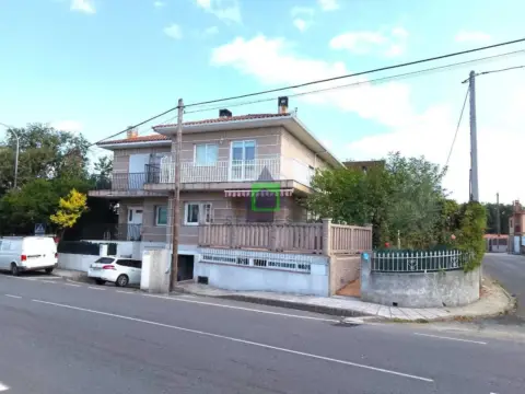 Chalet en San Cibrao Das Viñas