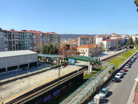 Piso en calle Sierra Martiña