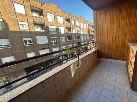 Piso en calle de Máximo Cayón Waldaliso