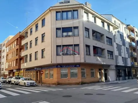 Local comercial en calle Lope de Fenar