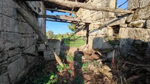 Casa en Amoeiro