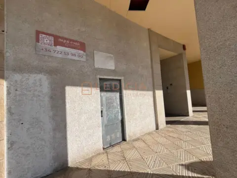 Local comercial en Rúa Venezuela