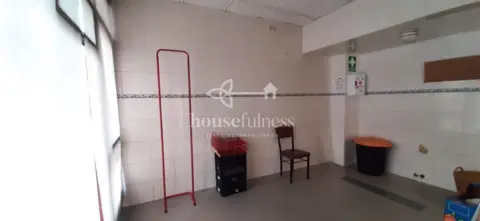 Local comercial en calle de Armando Cotarelo
