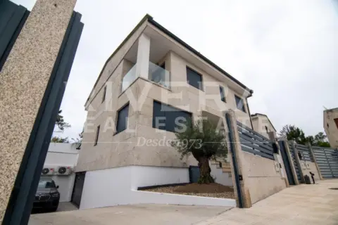 Casa pareada en calle Lugar Soutullo - Noalla