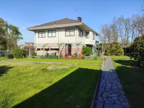 Chalet en San Cibrao Das Viñas