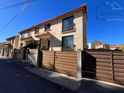 Casa pareada en Cangas