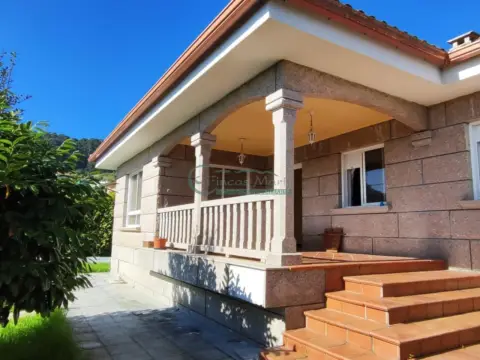 Chalet en Cangas