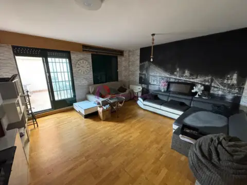 Casa adosada en calle Esteban Granados