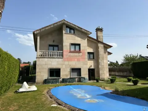Chalet en San Cibrao Das Viñas