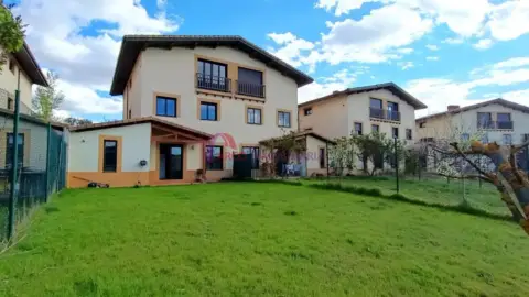 Casa pareada en calle de Juan Ramón Jiménez