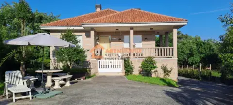 Chalet en San Cibrao Das Viñas