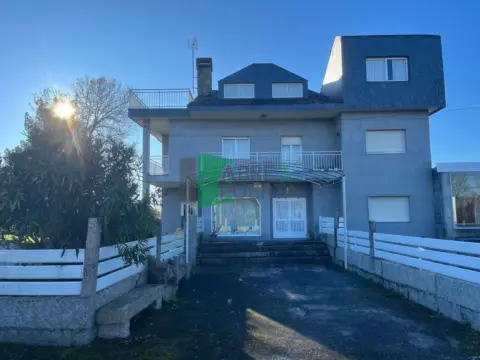 Chalet en Vilamarín