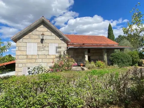 Chalet en San Cibrao Das Viñas