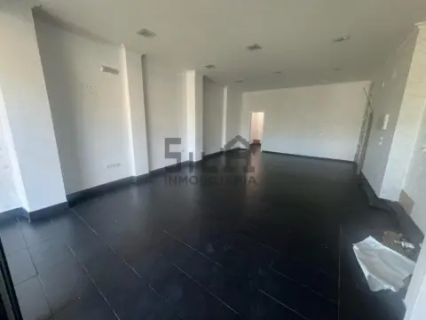 Local comercial en Avenida de Santiago