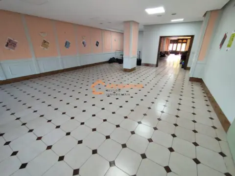 Local comercial en Carballiño (O)