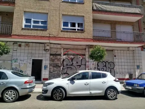 Local comercial en calle de Víctor de los Ríos