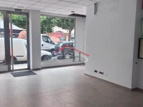 Local comercial en Avenida de Lancia