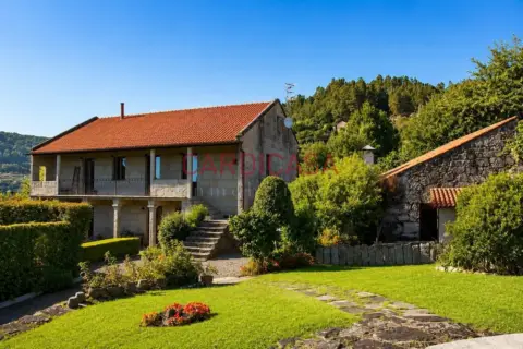 Casa en calle Cambra Frades