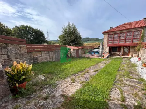 Casa en Amoeiro
